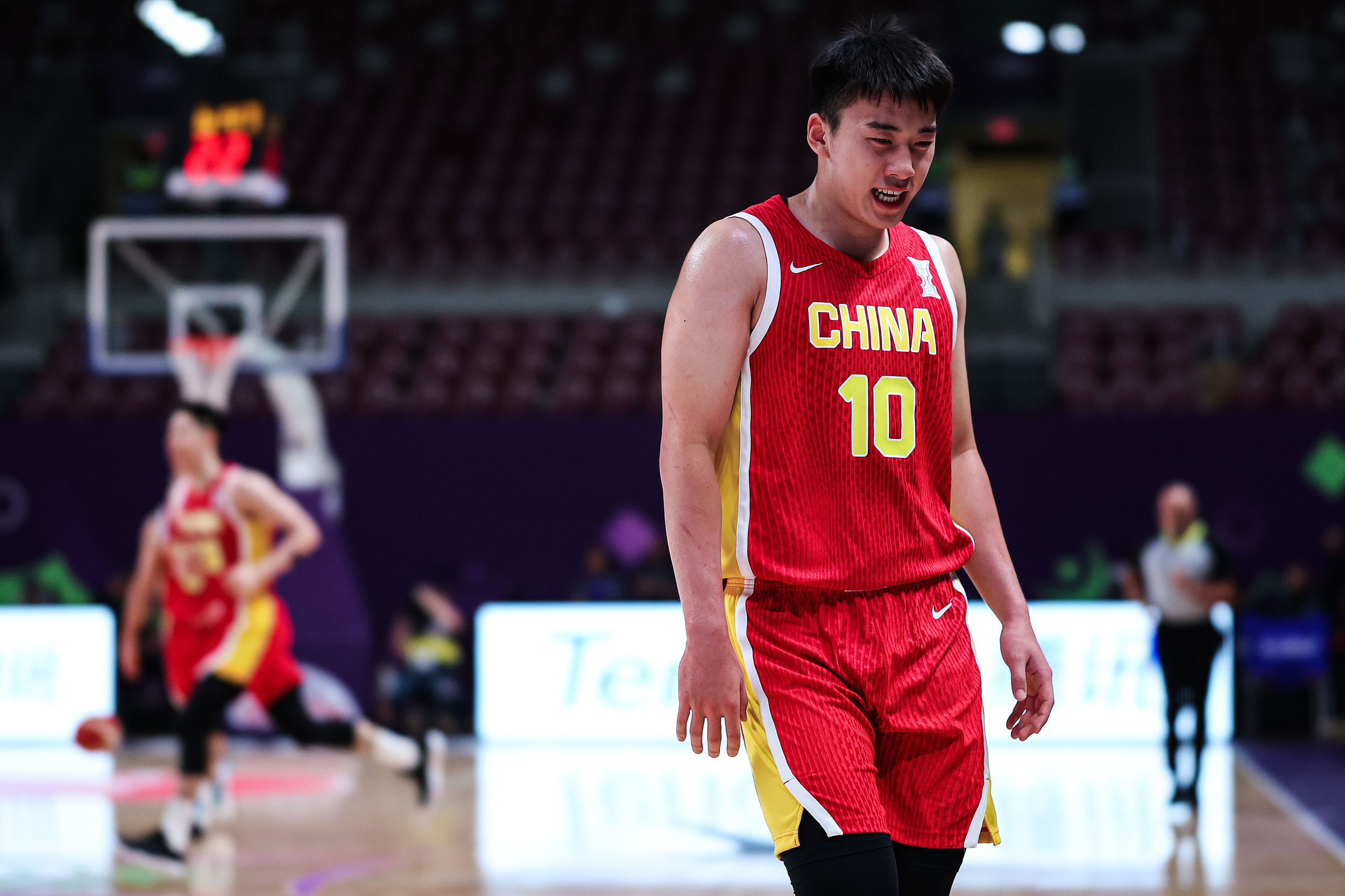 周琦盛赞王俊杰：有他这样的四号位队友，后卫和中锋突破会很简单